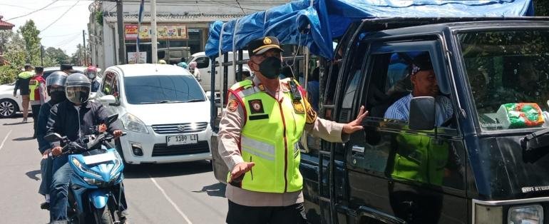 cegah kecelakaan polsek sagalaherang polres subang larang mobil bak terbuka angkut penumpang 26785.txt