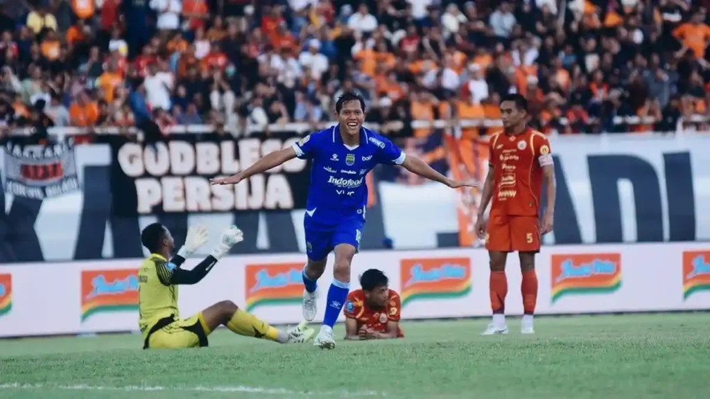 persib bangkit dari ketertinggalan untuk menundukka