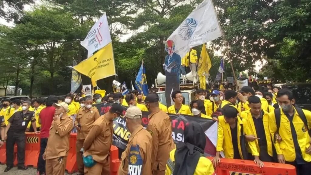 BEM UI Kerahkan Seribu Mahasiswa ke Bundaran HI, Bawa Isu Ekonomi hingga Tolak MBG whatsapp image 2026 06 12 at 11.06.25 am