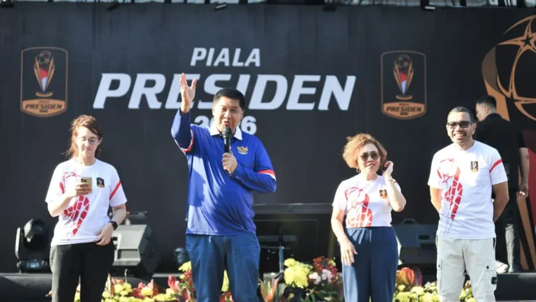 umumkan venue maruarar sirait mengumumkan pemindahan venue semifinal dan final piala presiden 2026 di bali di balai kota surabaya minggu 28media piala presiden sdqml