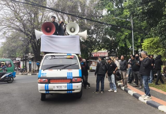 Aktivis FMSB Subang demo