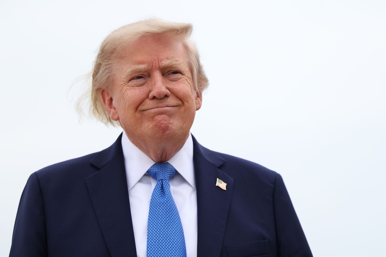 Trump Tunda Sanksi Baru terhadap Rusia, Hubungan AS dan Ukraina Kian Memanas Donald Trumph. Foto: Samuel Corum/Getty Images)